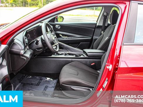 Used 2024 Hyundai Elantra SEL FWD image 16