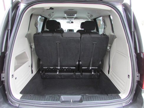 Used 2017 Dodge Grand Caravan SE w/ Power Window Group image 4