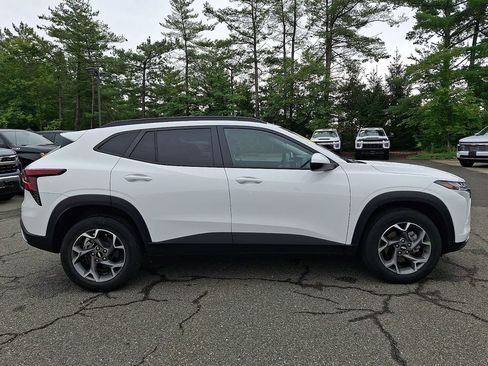 Certified 2024 Chevrolet Trax LT w/ Driver Confidence Package FWD image 7
