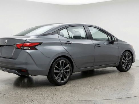 Used 2025 Nissan Versa SV image 9