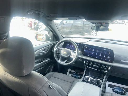 Used 2025 Chevrolet Traverse LT image 34