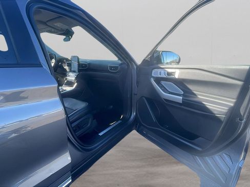 Used 2023 Ford Explorer Limited w/ Limited Technology Package image 21