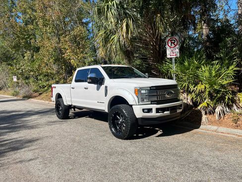Used 2017 Ford F350 Platinum w/ Platinum Ultimate Package image 5