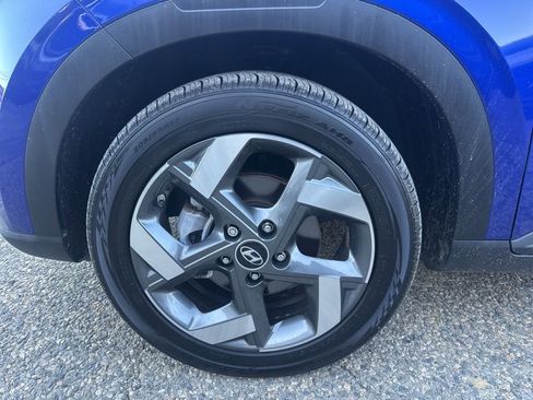 Used 2025 Hyundai Venue Limited image 28