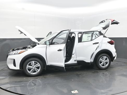 Certified 2025 Nissan Kicks Play S image 41