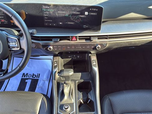 Certified 2025 Kia Sorento S image 29