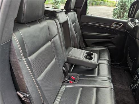 Used 2016 Jeep Grand Cherokee Limited w/ Luxury Group II AWD/4WD image 18