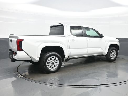 Used 2025 Toyota Tacoma SR5 AWD/4WD image 6