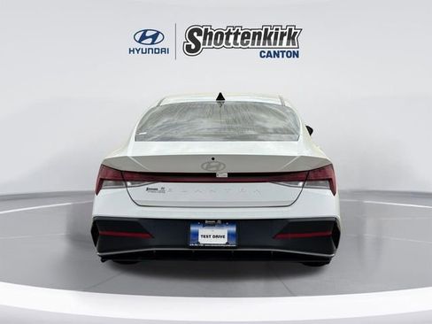 Used 2024 Hyundai Elantra SEL w/ Convenience Package FWD image 6
