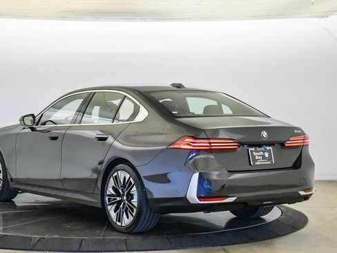 Used 2026 BMW 530i RWD image 2
