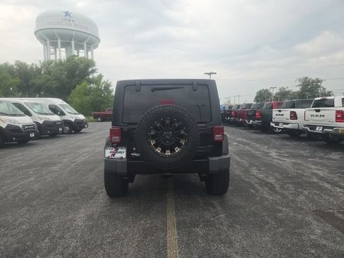 Used 2018 Jeep Wrangler Unlimited Sahara AWD/4WD image 10