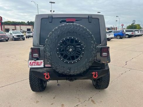 Used 2017 Jeep Wrangler Unlimited Rubicon AWD/4WD image 3