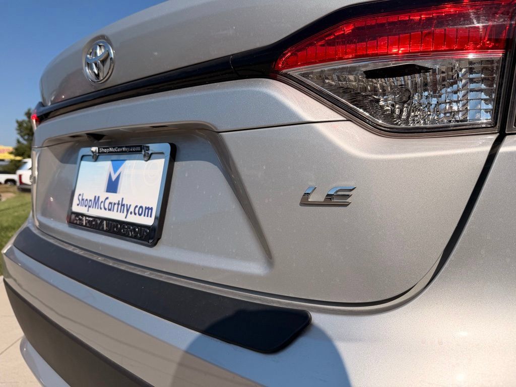 Used 2021 Toyota Corolla LE FWD image 29