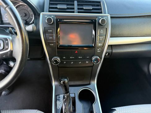 Used 2015 Toyota Camry SE FWD image 19