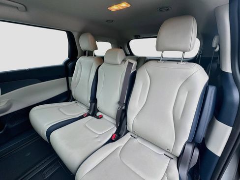 Certified 2026 Kia Carnival EX FWD image 27