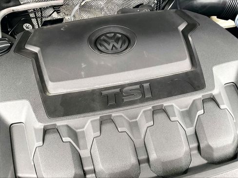 Used 2022 Volkswagen Tiguan SEL R-Line image 35