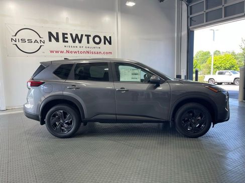 New 2026 Nissan Rogue SV FWD image 8