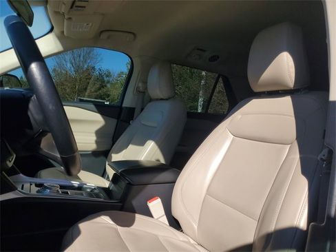 Used 2021 Ford Explorer XLT w/ Equipment Group 202A image 15