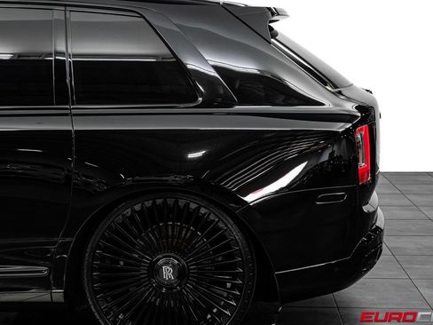 Used 2022 Rolls-Royce Cullinan w/ Cullinan Package AWD/4WD image 18