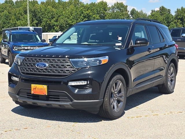 Used 2024 Ford Explorer XLT w/ Equipment Group 202A RWD image 1