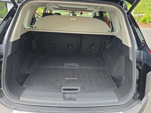 Certified 2023 Nissan Rogue SL w/ SL Premium Package FWD image 12
