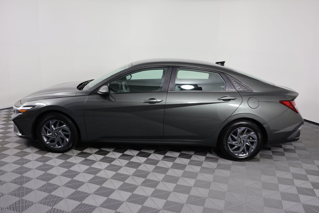 Used 2024 Hyundai Elantra SEL FWD image 5