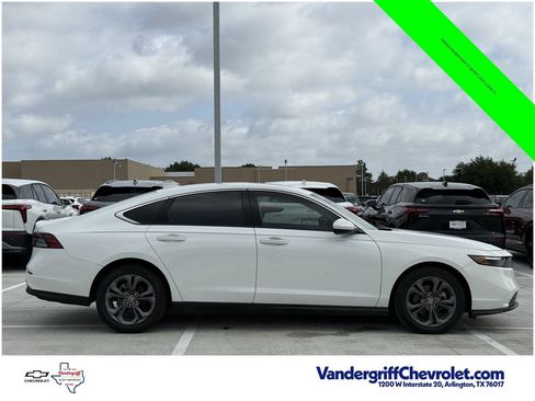 Used 2023 Honda Accord EX image 3