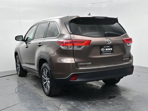 Used 2017 Toyota Highlander XLE image 6