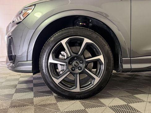 Certified 2025 Audi Q3 2.0T Premium Plus w/ Premium Plus Package image 9