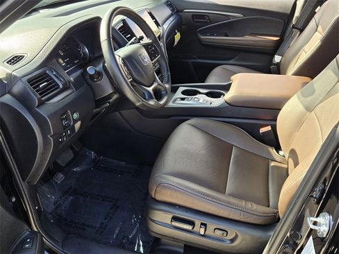 Certified 2025 Honda Passport EX-L image 11