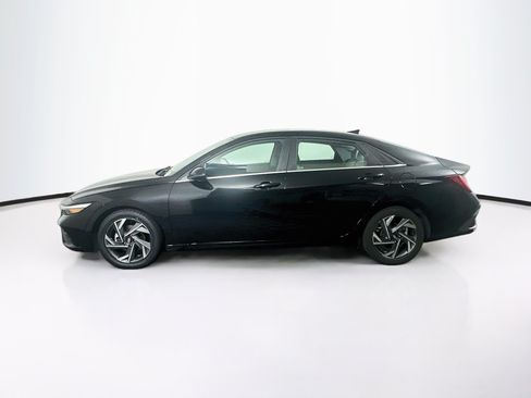 Used 2025 Hyundai Elantra Limited FWD image 4