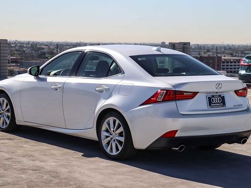 Used 2016 Lexus IS 200t image 6