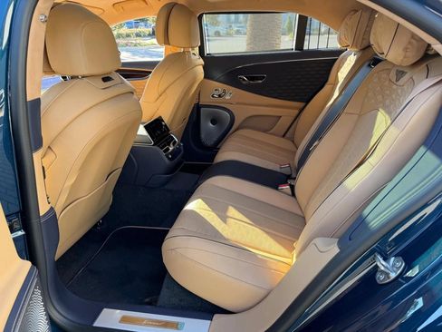 Used 2025 Bentley Flying Spur Plug-In Hybrid AWD/4WD image 40