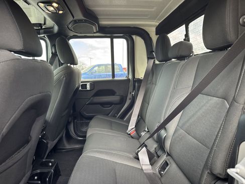 Certified 2020 Jeep Gladiator Overland image 29