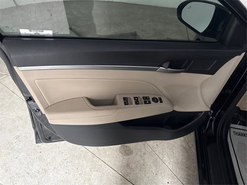 Used 2018 Hyundai Elantra Limited image 10