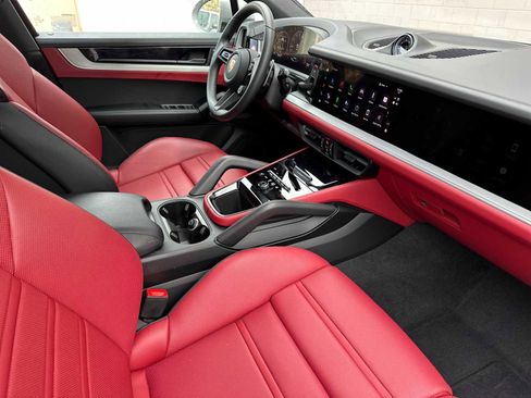 Used 2025 Porsche Cayenne S image 16