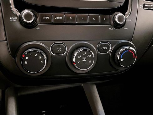 Used 2018 Kia Forte LX image 15