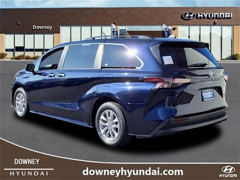 Used 2024 Toyota Sienna XLE image 6