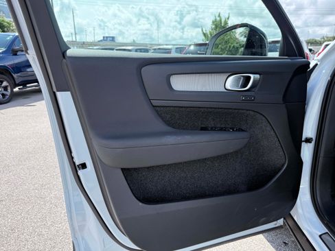 Certified 2026 Volvo XC40 B5 Plus AWD/4WD image 8