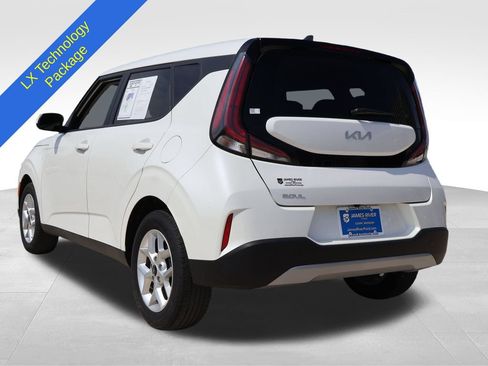 Used 2025 Kia Soul LX w/ LX Technology Package FWD image 3