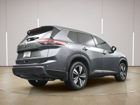 Certified 2025 Nissan Rogue SL w/ SL Premium Package AWD/4WD image 28