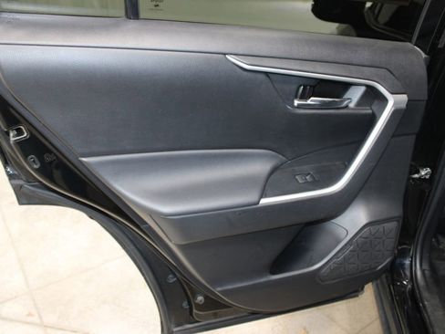Used 2022 Toyota RAV4 XLE Premium image 24