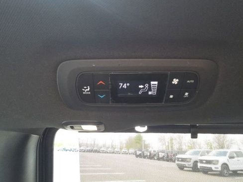 Used 2023 Chrysler Pacifica Limited w/ Uconnect Theater Family Group image 24