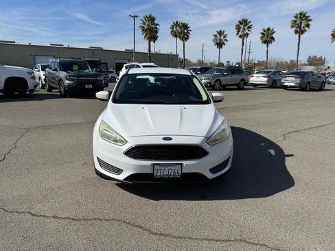 Used 2016 Ford Focus SE image 4