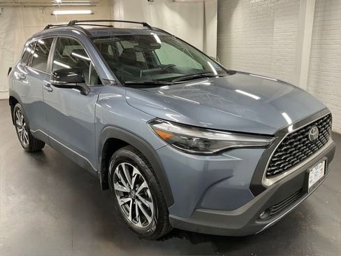 Used 2025 Toyota Corolla Cross XLE w/ Convenience Package image 7