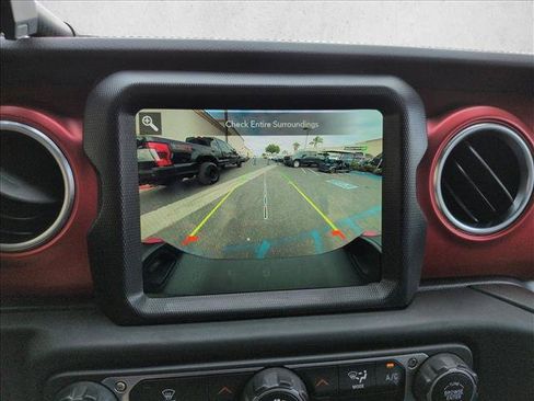 Used 2023 Jeep Gladiator Rubicon w/ LED Lighting Group AWD/4WD image 14