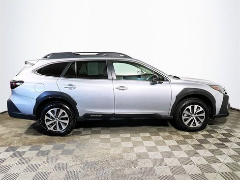 Used 2025 Subaru Outback Premium image 9