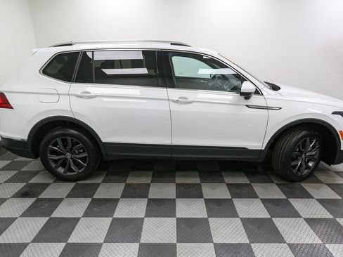 Certified 2022 Volkswagen Tiguan SE w/ Panoramic Sunroof Package image 9