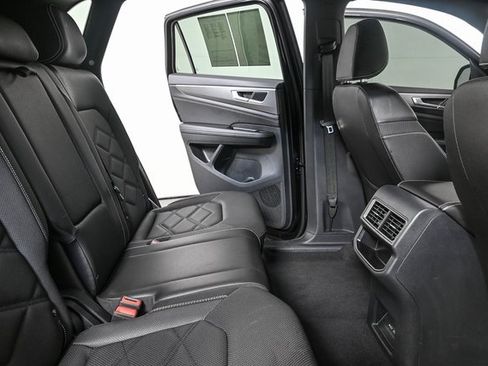 Certified 2025 Volkswagen Atlas Cross Sport SE image 11