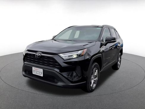 Used 2025 Toyota RAV4 XLE image 7